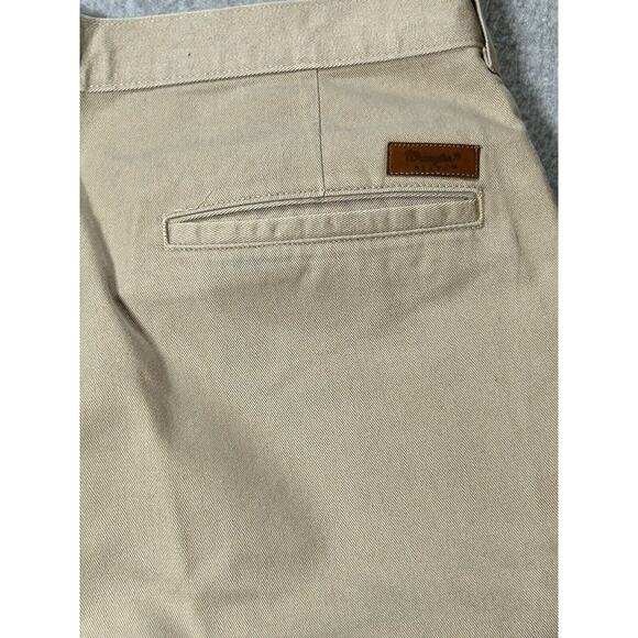 Vtg Wrangler Riata Pants mens W33 L32 Khaki Chino Beige Flat Front - Picture 13 of 15